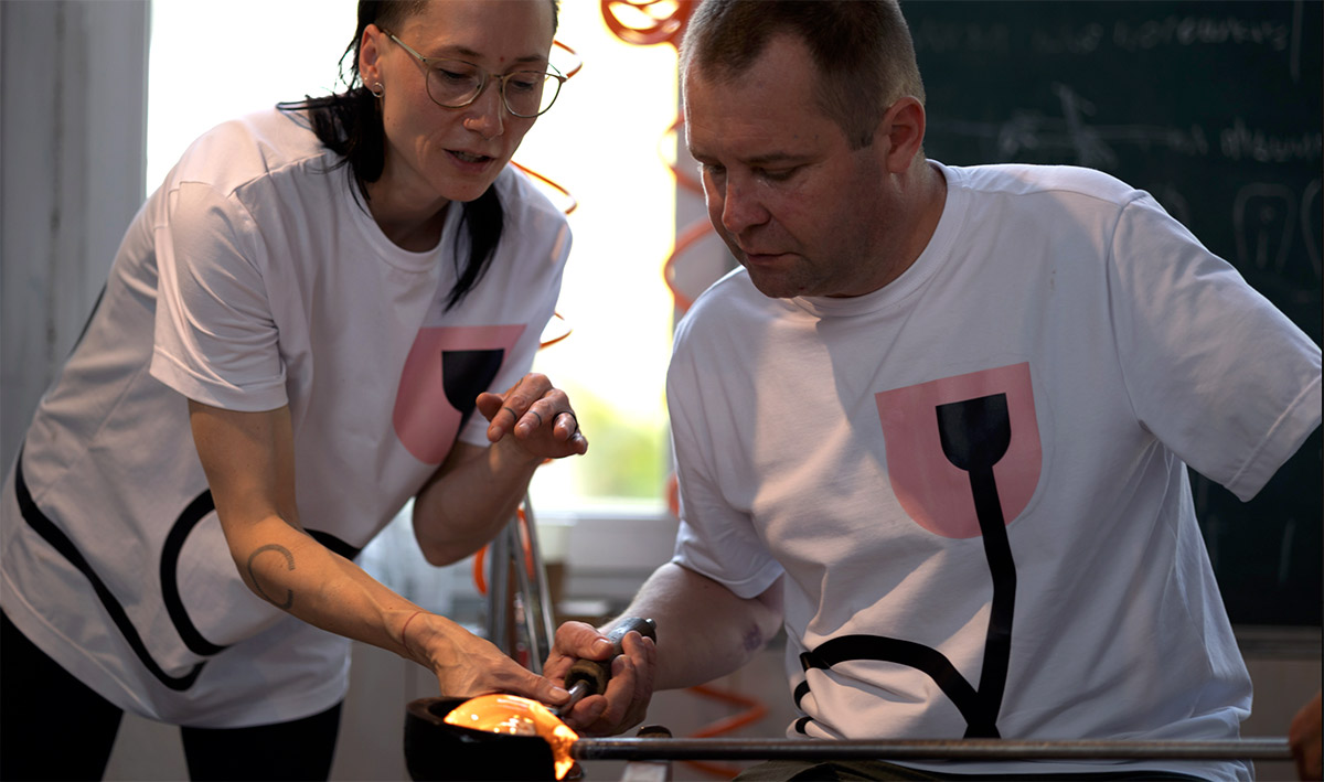 Professor Anna Mlasowsky joins international glass art project
